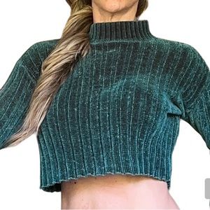 Super cute small to medium green ribbed pullover .